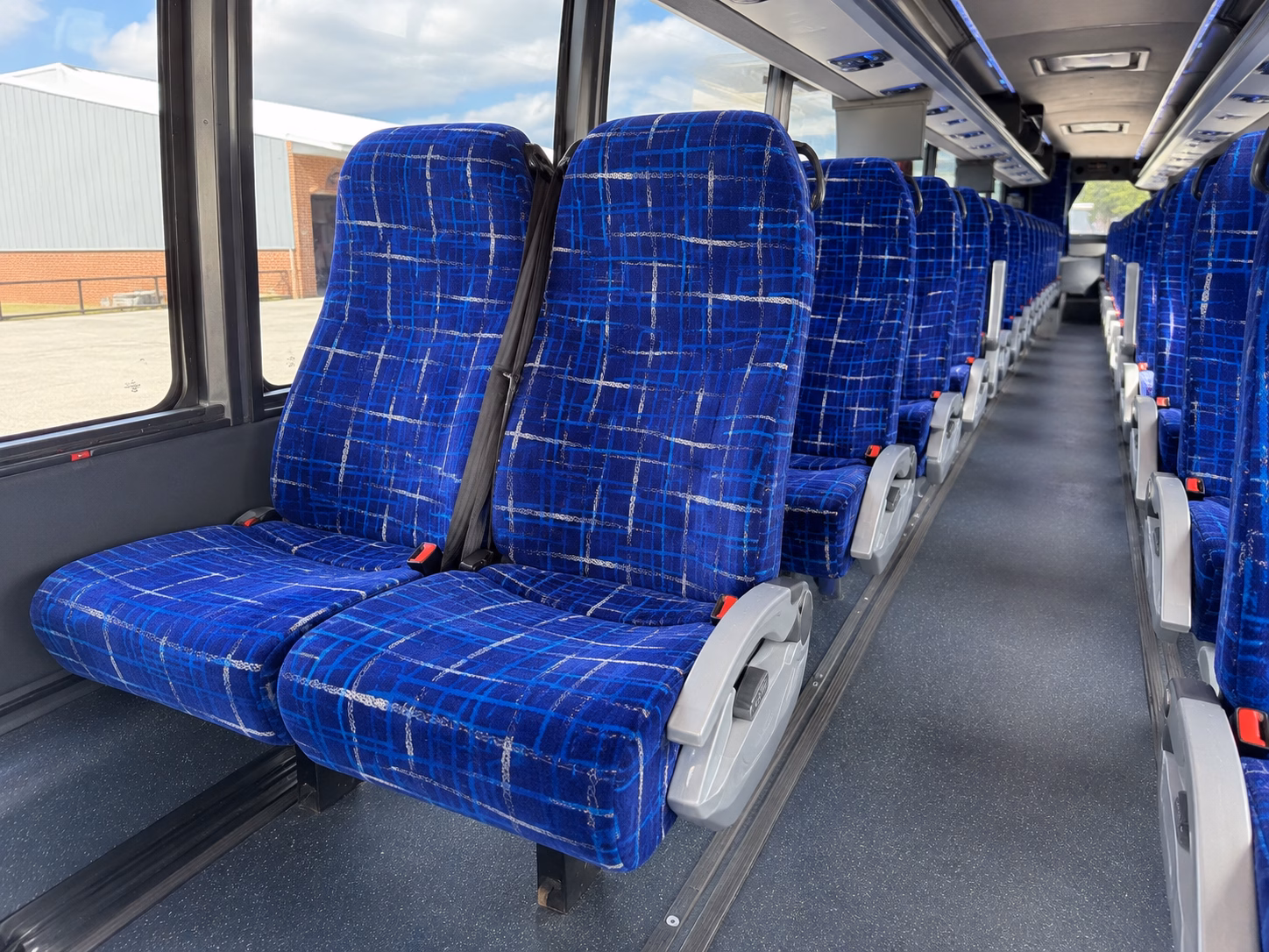 buses for river inn of harbor town and mud island wedding venues