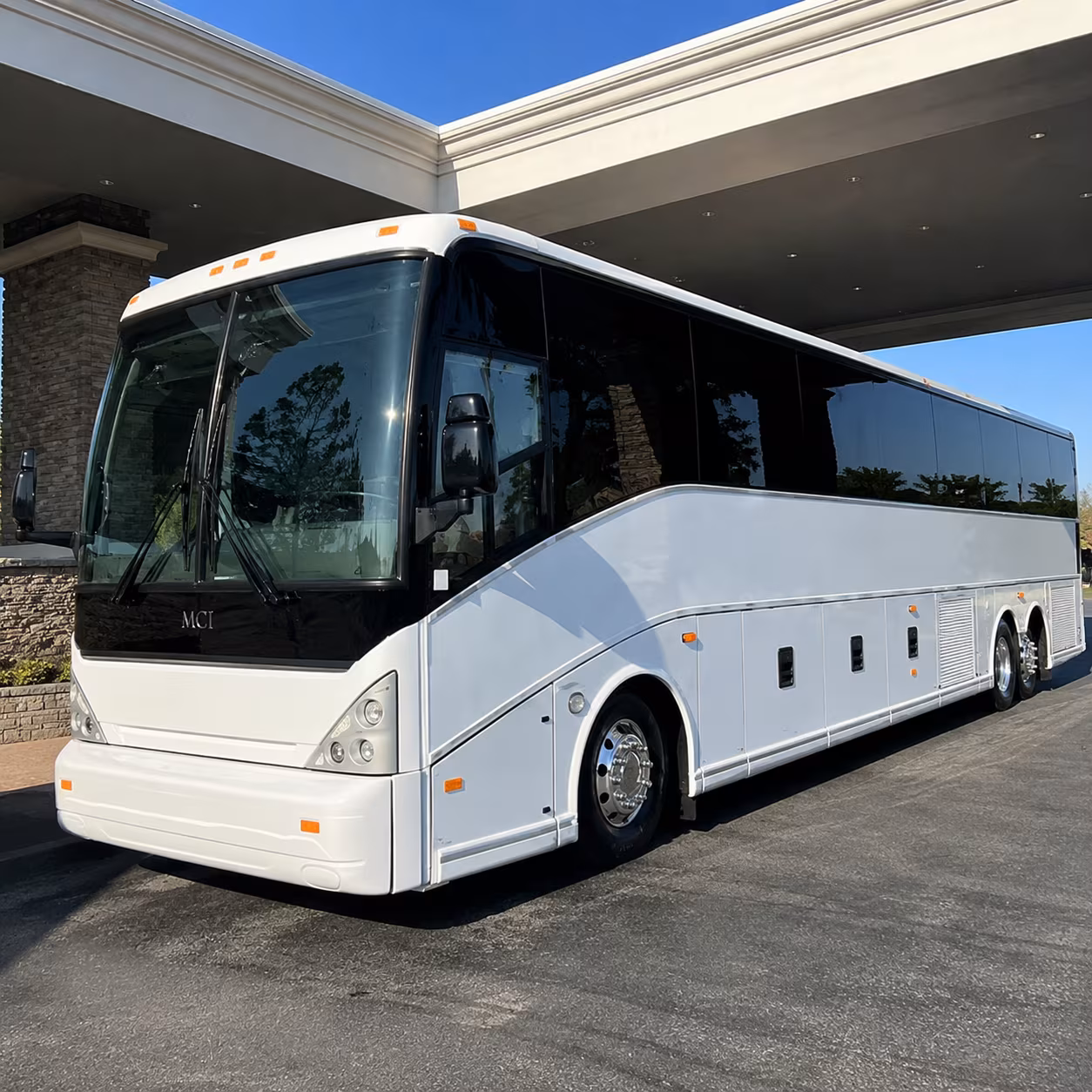 federal agency shuttle buses serving downtown memphis and shelby county