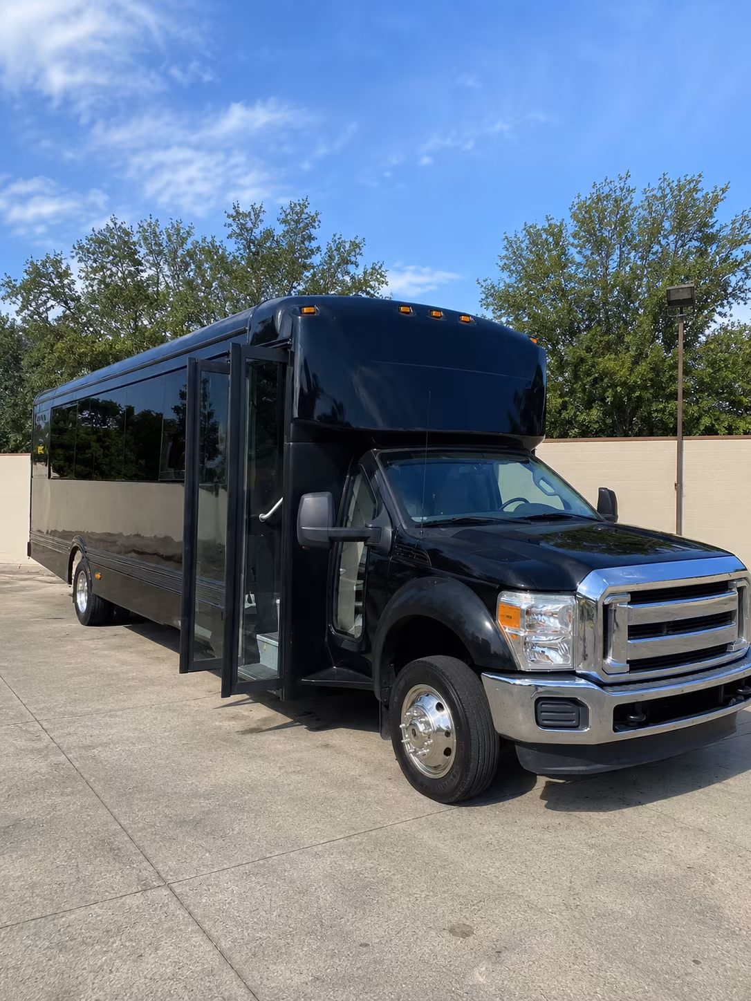 memphis 20 passenger party bus