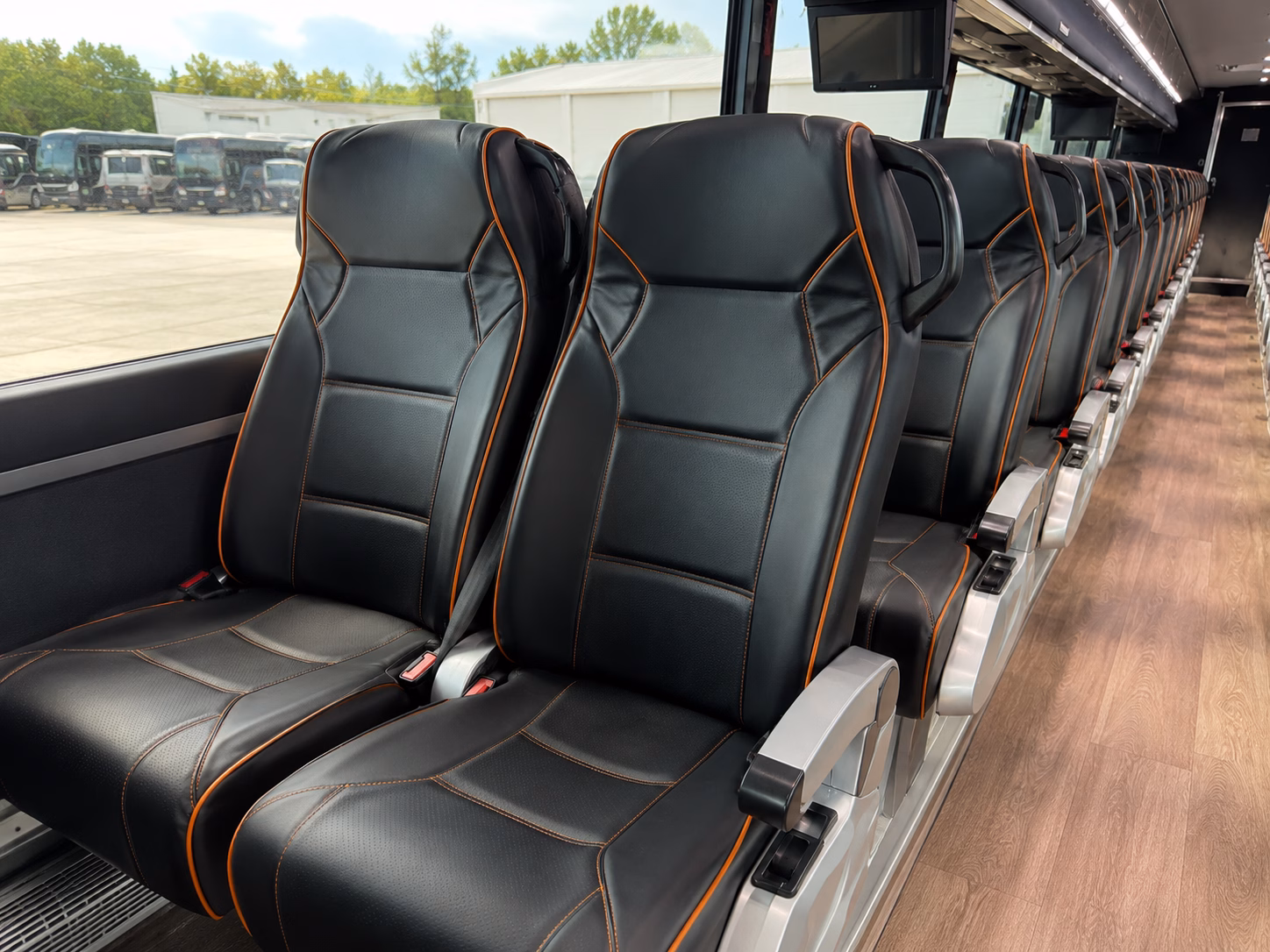 shuttle buses between downtown memphis hotels and your wedding venue
